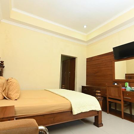 Mcm Hotel Wisata Bojonegoro Buitenkant foto