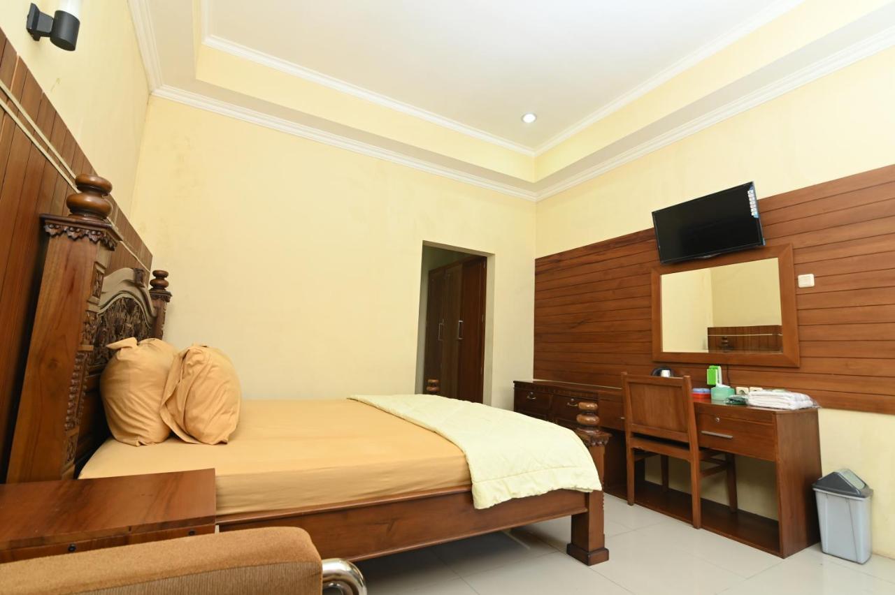 Mcm Hotel Wisata Bojonegoro Buitenkant foto