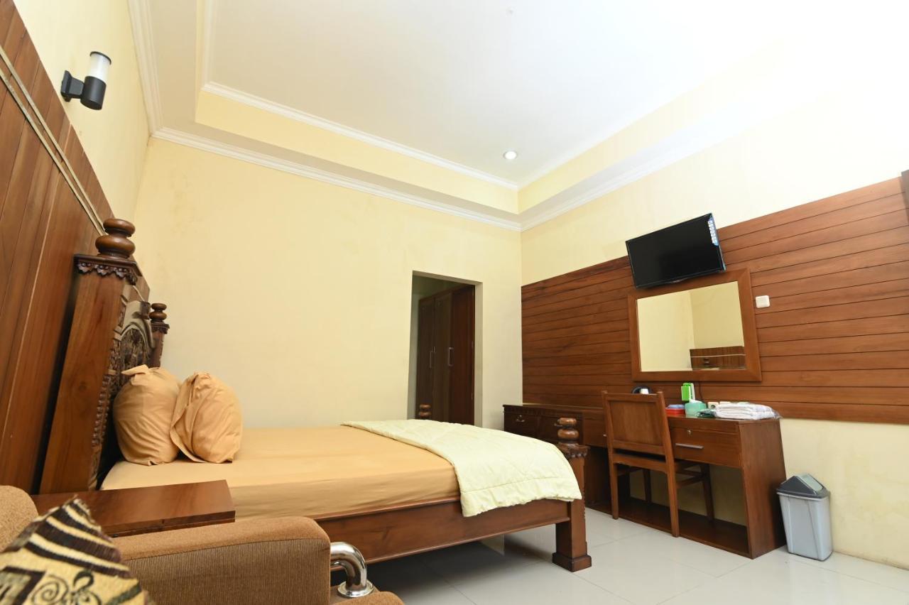 Mcm Hotel Wisata Bojonegoro Buitenkant foto