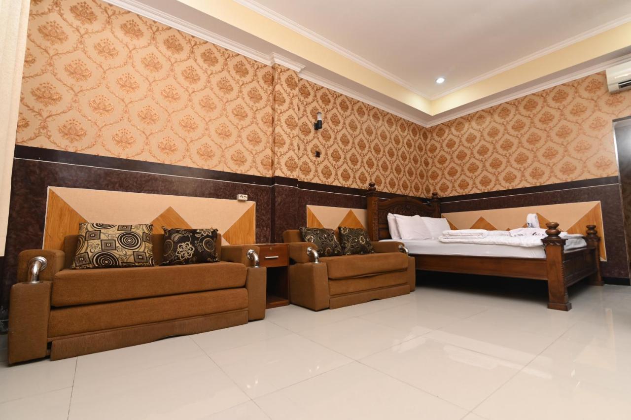 Mcm Hotel Wisata Bojonegoro Buitenkant foto