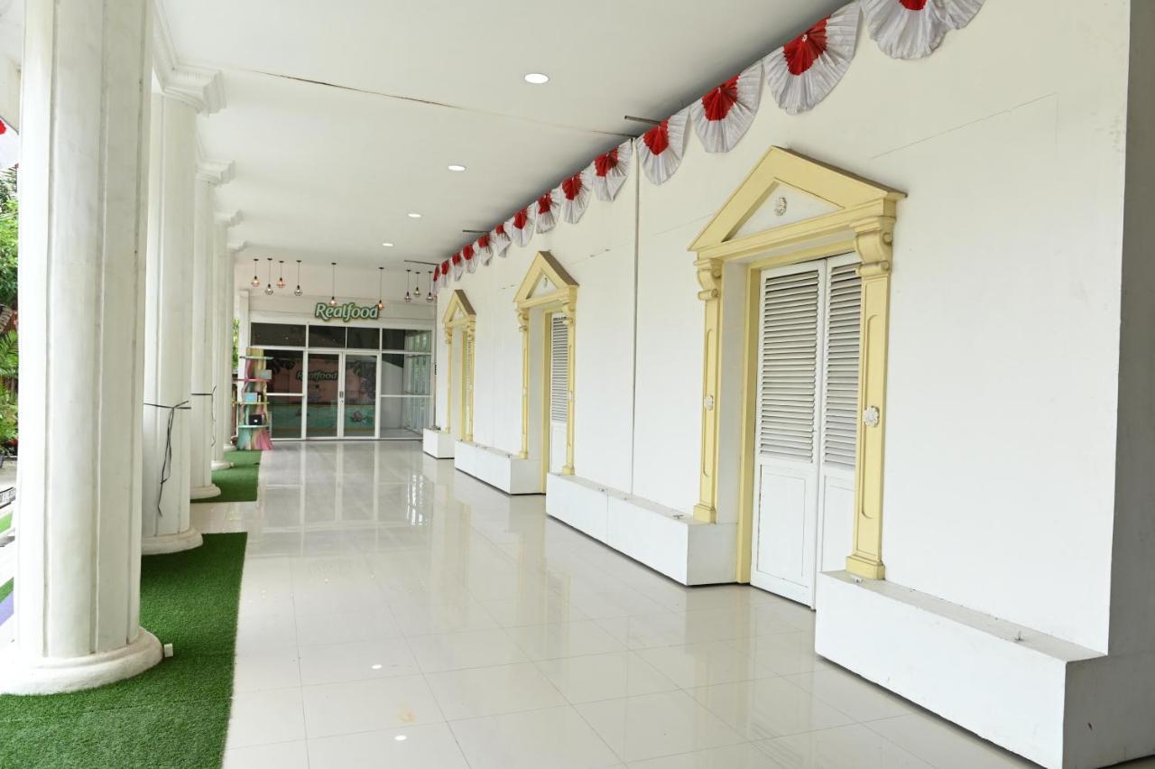 Mcm Hotel Wisata Bojonegoro Buitenkant foto